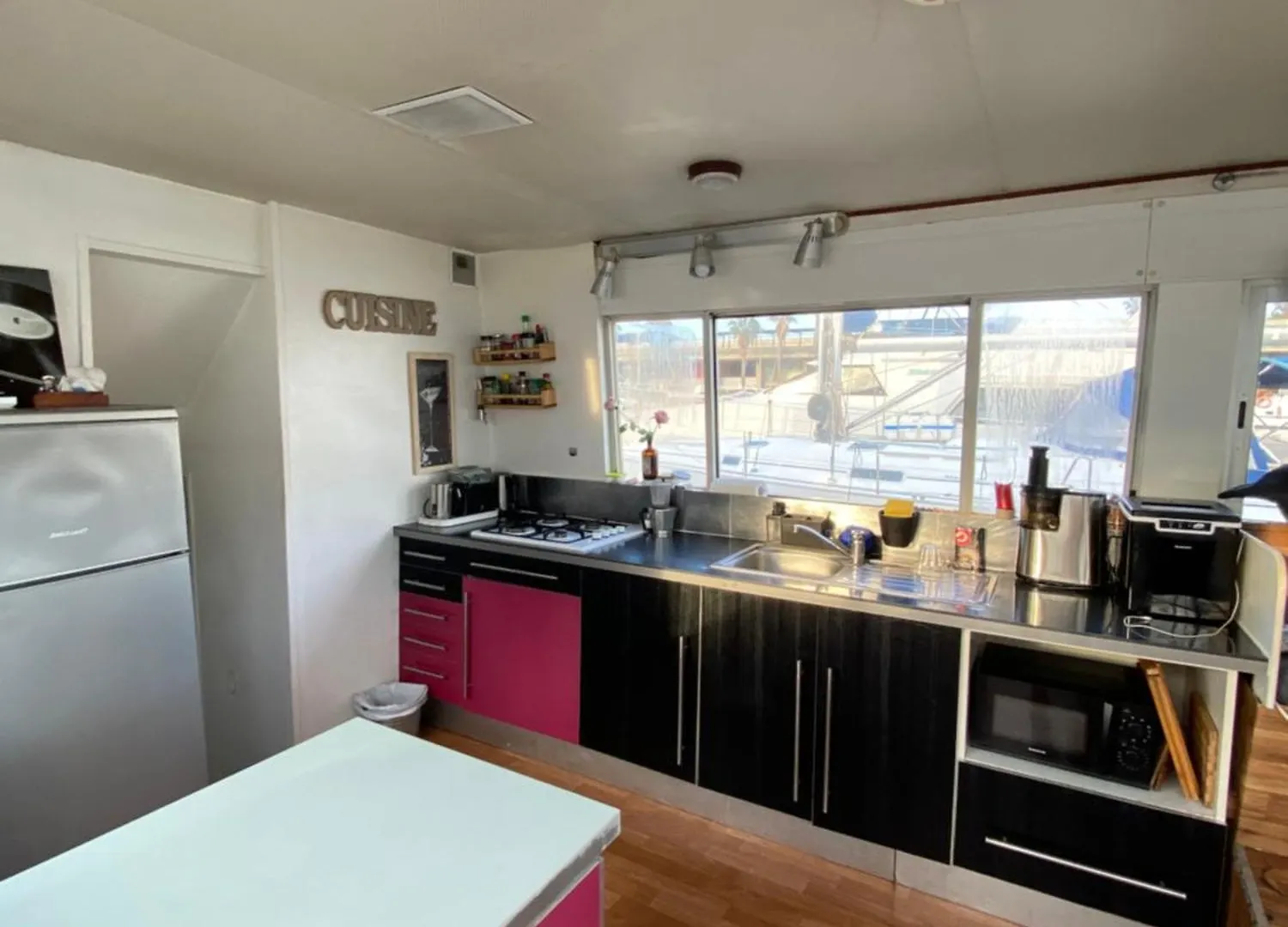 Floating Home White House Barcelona Botel