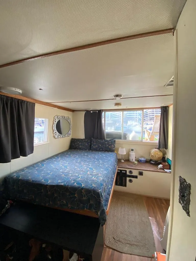 Botel Floating Home White House Barcelona