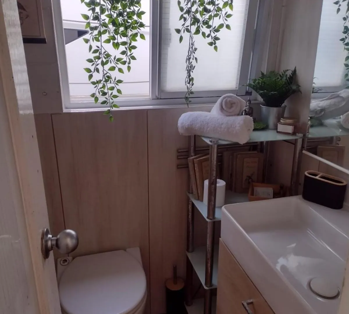 Botel Floating Home White House Barcelona